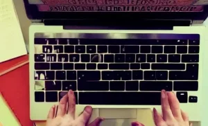 Развитие карьеры внештатного журналиста: как найти свою нишу и стать востребованным автором